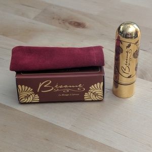 💋 NWT Bésame Victory Red Lipstick